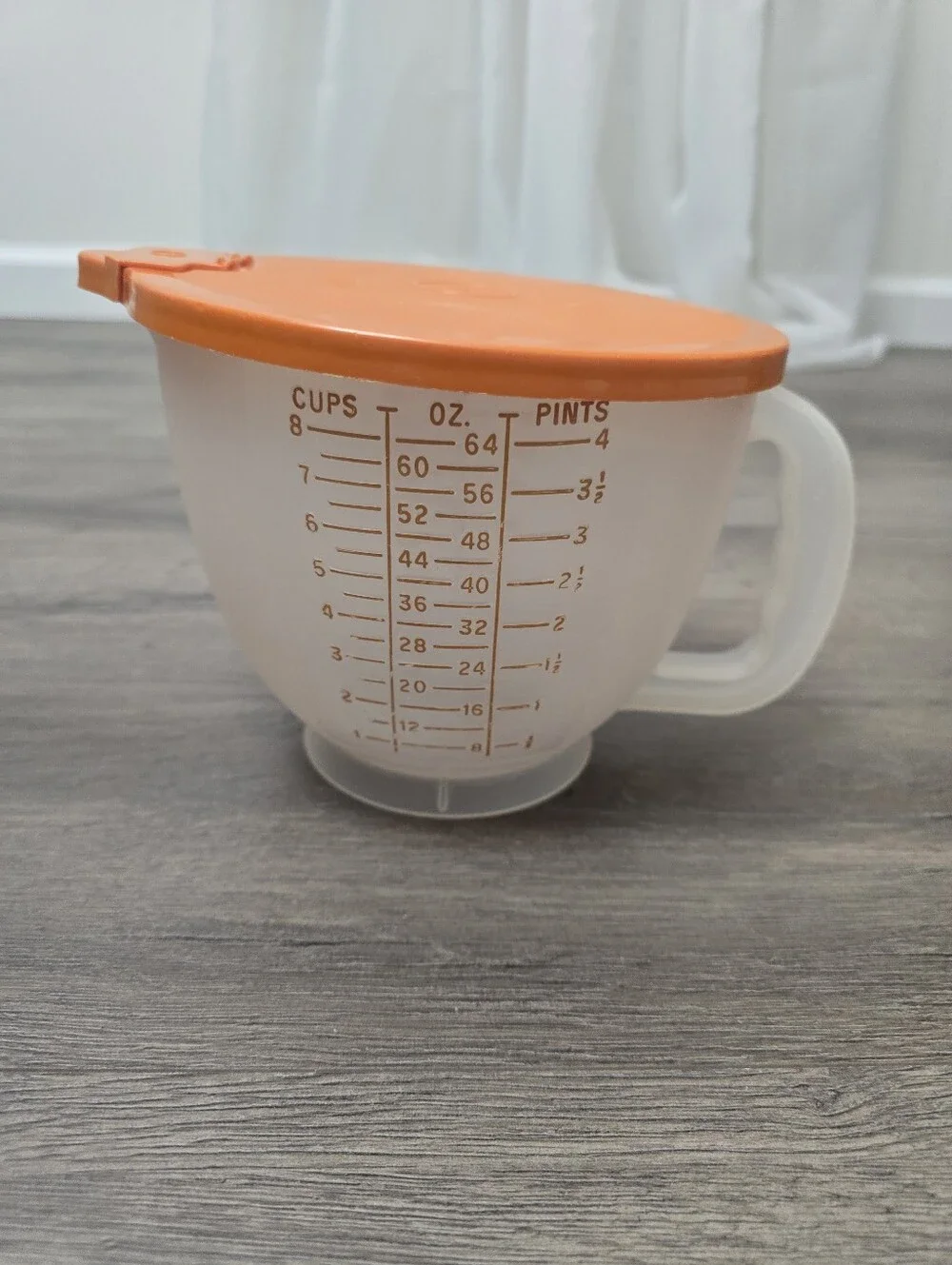 Tupperware Vintage 8 Cup Mix-N-Store Measuring Pitcher